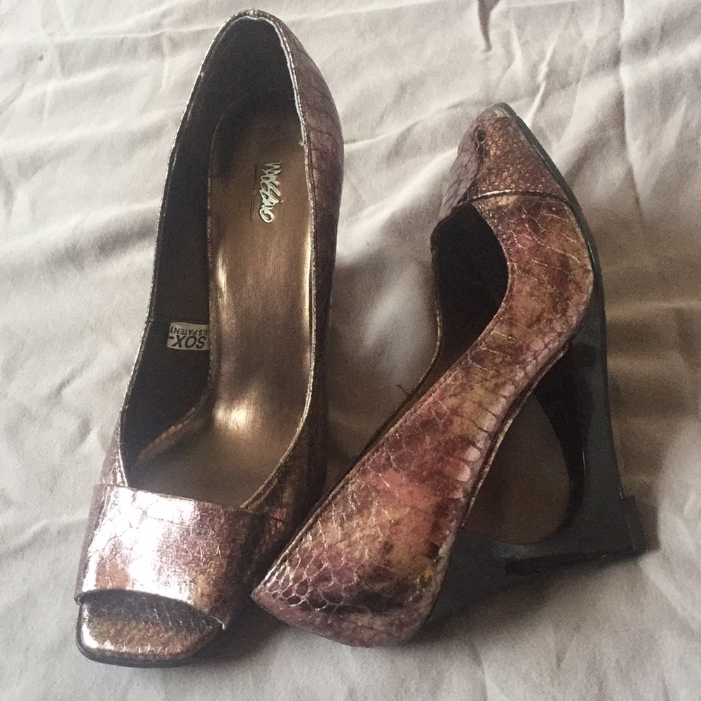 Faux snakeskin wedges